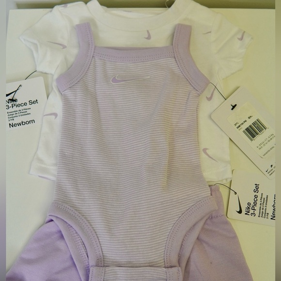 Nike Newborn Set in White and Light Purple - Picture 2 of 4